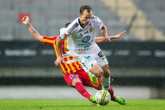 Syrianskas David Yarar tacklar GAIS Anton Wede