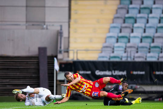 GAIS Simon Silverholt faller