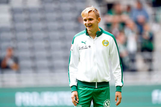 Hammarbys Oscar Krusnell värmer upp