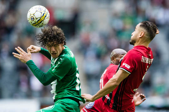 Hammarbys Romulo Cabral Pereira Pinto i en nickduell med