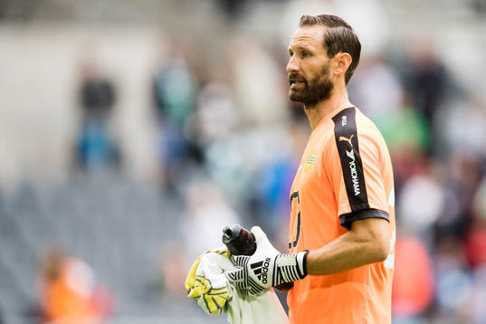 Hammarbys målvakt Johan Wiland deppar