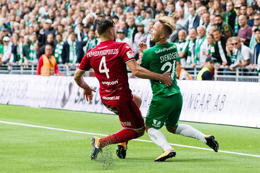 Östersunds Sotirios Papagiannopoulus i kamp om bollen med