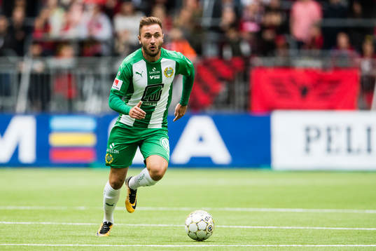 Hammarbys Muamer Tankovic med bollen