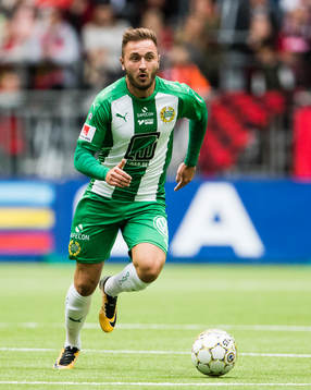 Hammarbys Muamer Tankovic med bollen