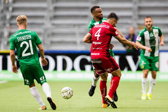 Hammarbys Serge-Junior Martinsson Ngouali i kamp om bollen