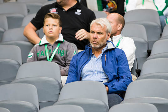 Hammarbys guldmålvakt Lars Eriksson på läktaren
