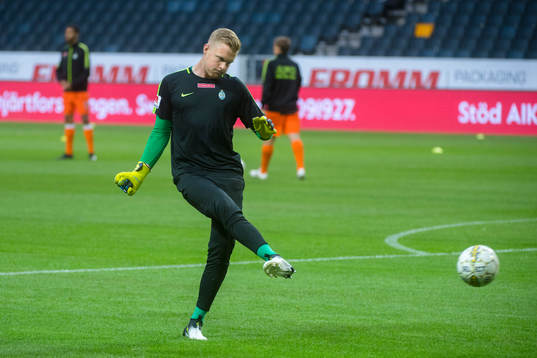 AFC Eskilstunas målvakt Tim Erlandsson före