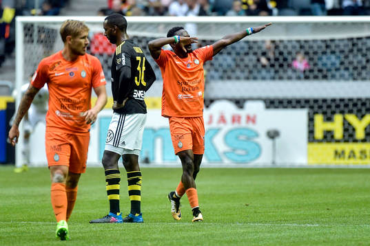 AFC Eskilstunas Mohamed Buya Turay jublar