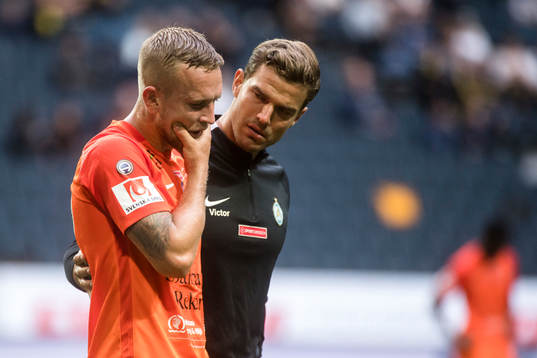 AFC Eskilstunas Alexander Michel har ont