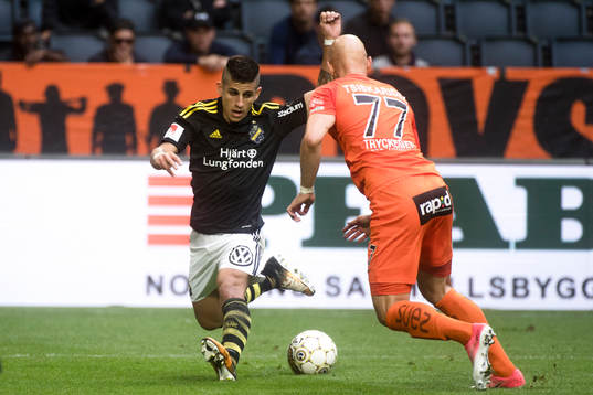 s Nicolas Marcelo Stefanelli och AFC Eskilstunas Zourab