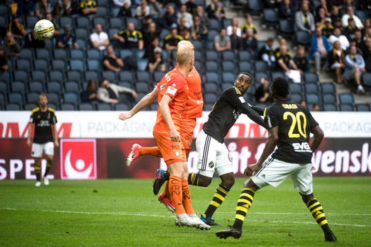 s Henok Goitom med målchans