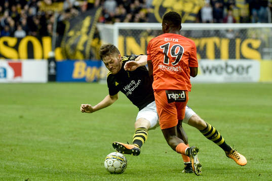 s Haukur Heidar Hauksson och AFC Eskilstunas Mohamed Buya