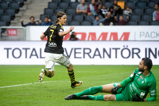 s Kristoffer Olsson jublar