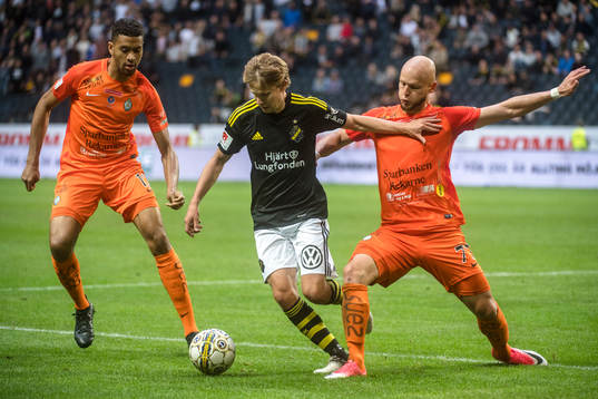 AFC Eskilstunas Aaron Zahui Bazoukou  och Zourab
