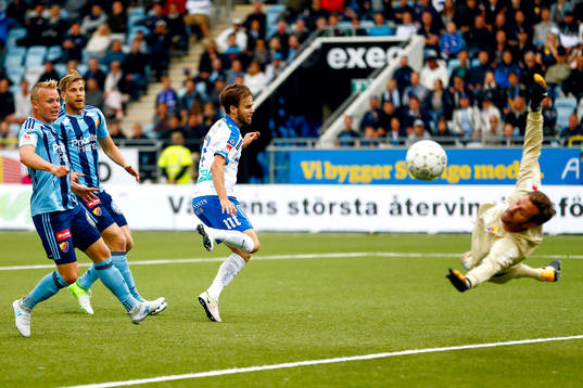 Norrköpings Andreas Blomqvist och Djurgårdens målvakt