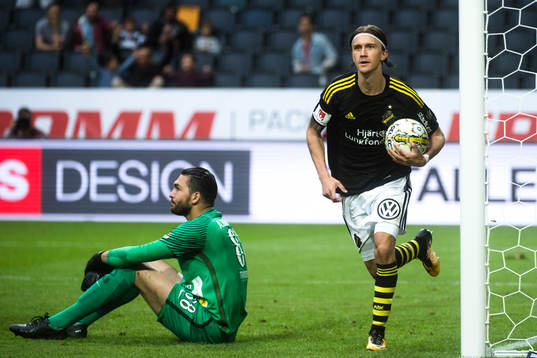 s Kristoffer Olsson jublar