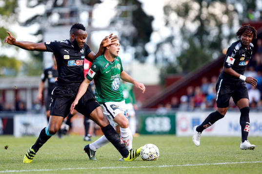 Örebros Michael Junior Omoh och Jönköpings Tom Siwe