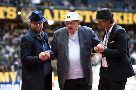 UEFAS före detta ordförande Lennart Johansson  före