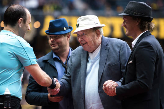UEFAS före detta ordförande Lennart Johansson  före