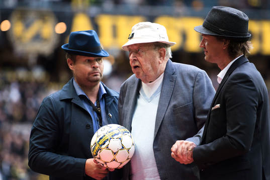 UEFAS före detta ordförande Lennart Johansson  före
