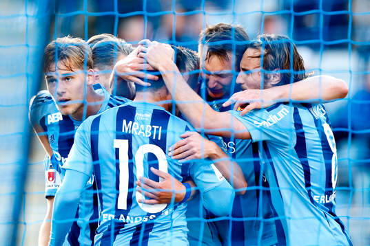 Djurgårdens Kerim Mrabti jublar med lagkamrater