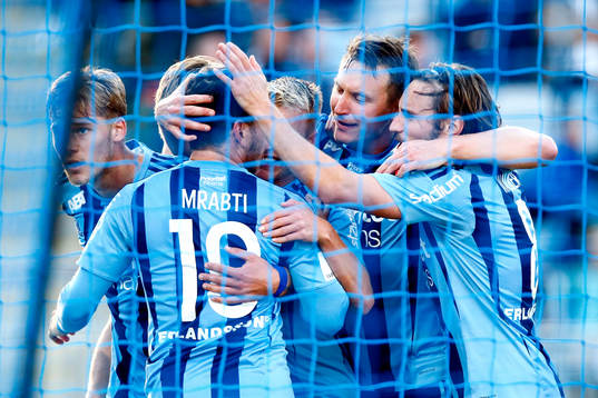 DjurgÄ•rdens Kerim Mrabti jublar med lagkamrater