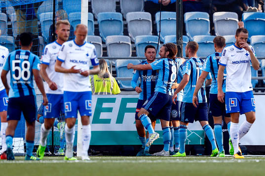 Djurgårdens Kerim Mrabti jublar med lagkamrater