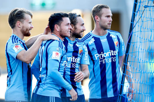 Djurgårdens Kerim Mrabti jublar med lagkamrater