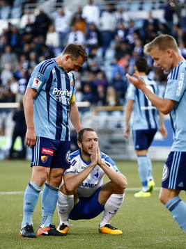 Djurgårdens Kim Källström klappar Norrköpings Jón