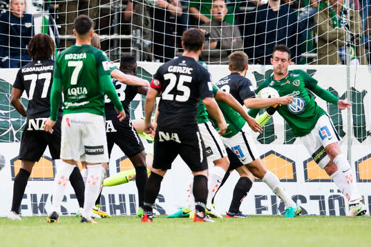 Örebros Filip Rogic gör mål till 1-2