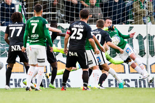 Örebros Filip Rogic gör mål till 1-2