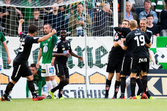Örebros spelare jublar