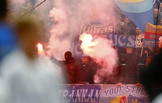 Pyroteknik bland Djurgårdens supporters
