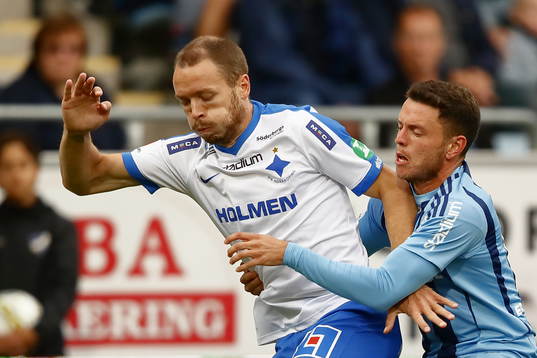 Norrköpings Jón Gudni Fjóluson och Djurgårdens Kerim