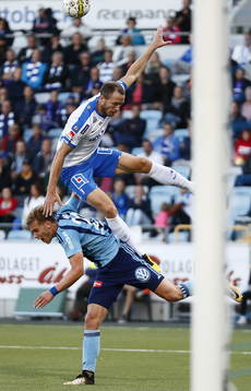 Norrköpings Jón Gudni Fjóluson och Djurgårdens Felix