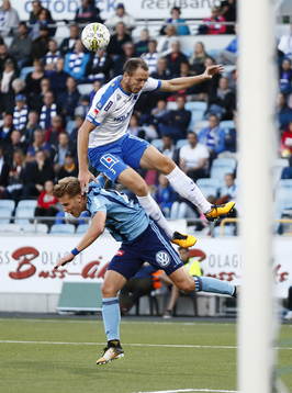 Norrköpings Jón Gudni Fjóluson och Djurgårdens Felix