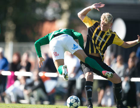 IFK Hässleholms Linus Svensson i matchen i division 2