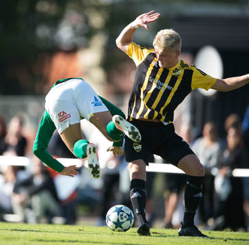 IFK Hässleholms Linus Svensson i matchen i division 2