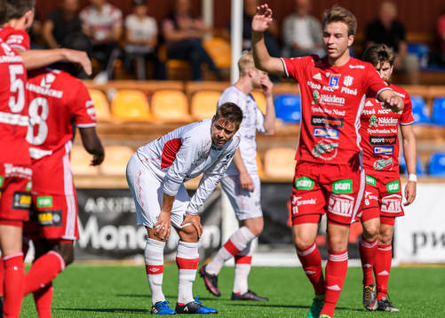 Anundsjös Sebastian Huenul Helgesson deppar