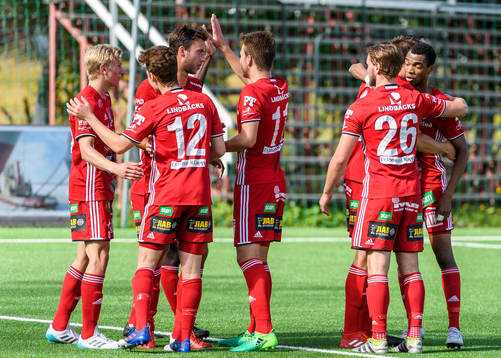 Piteås Samuel Naiwo jublar