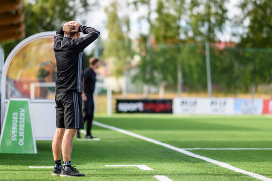 Piteås tränare Johan Norberg deppar