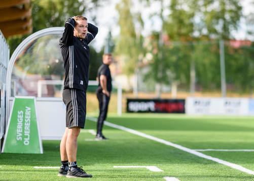 Piteås tränare Johan Norberg deppar