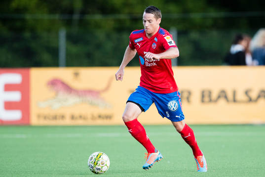 Helsingborgs Johan Persson med bollen
