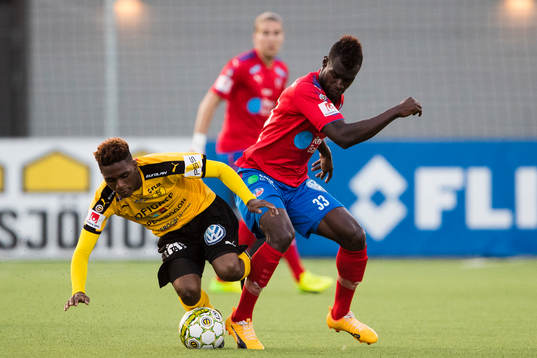 Frejs Dida Rashidi i kamp om bollen med Helsingborgs Edwin
