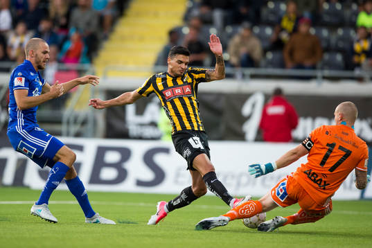 Häckens Ahmed Yasin med en målchans mot Sundsvalls