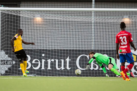 Frejs Nsima Peter gör 2-0 bakom Helsingborgs målvakt