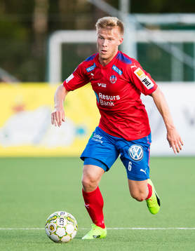Helsingborgs Andreas Landgren med bollen