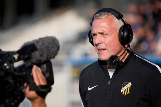 Häckens assisterande tränare Teddy Olausson blir