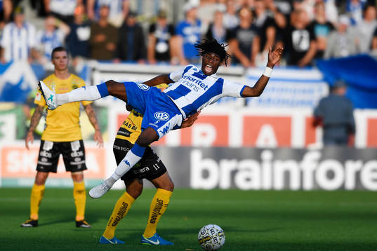 Elfsborgs Issam Jebali och IFK Göteborgs Sam Adekugbe