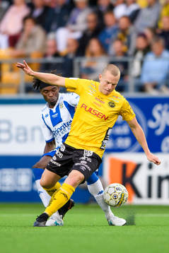 Elfsborgs Daniel Gustavsson och IFK Göteborgs Sam Adekugbe